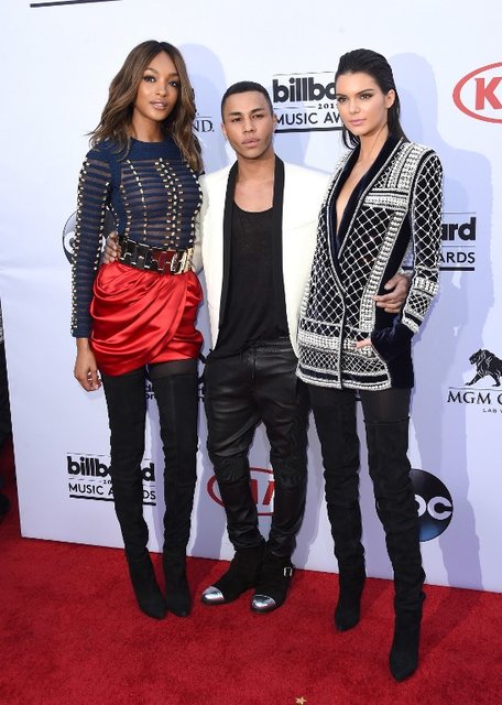 LAS VEGAS, NV - MAY 17: (L-R) Model Jourdan Dunn, designer Olivier Rousteing and model Kendall Jenner, all wearing Balmain x H&M, attend the 2015 Billboard Music Awards at MGM Grand Garden Arena on May 17, 2015 in Las Vegas, Nevada.   Jason Merritt/Getty Images/AFP